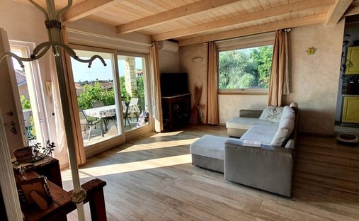Villa in Historic Center, Padenghe sul Garda, Lombardy 1