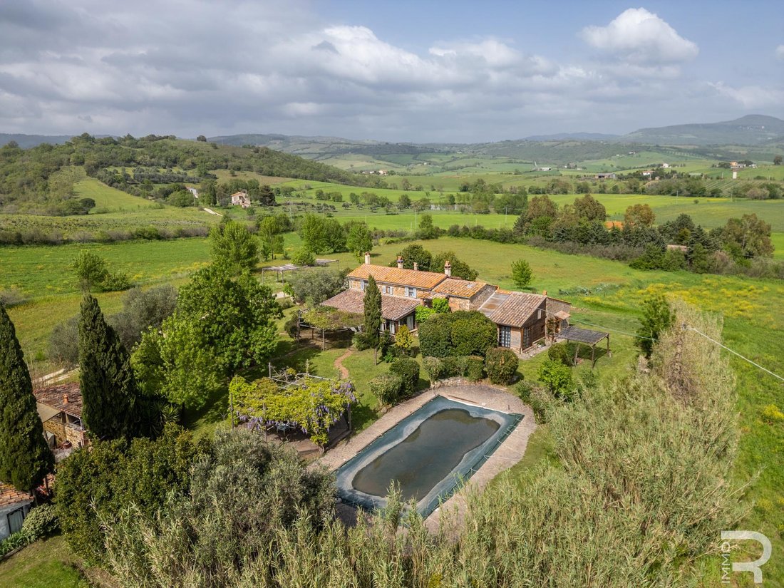 Farm Ranch in Manciano, Tuscany, Italy 2 - 15508543