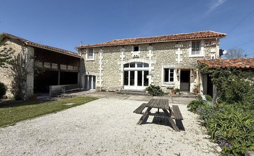 House in Nanteuil-Auriac-de-Bourzac, Nouvelle-Aquitaine, France 1