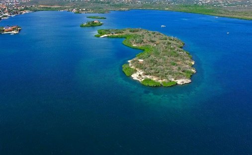 Land in Willemstad, Curaçao, Curaçao 1