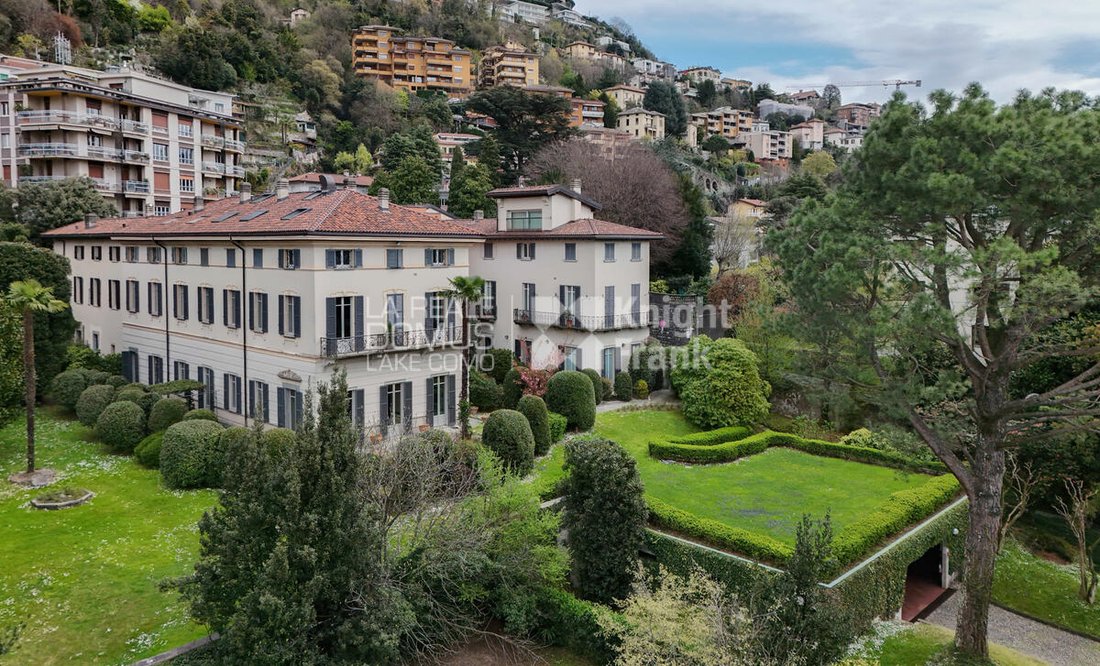 Apartment in Eastern Lake Center, Como, Lombardy 1 - 15508999