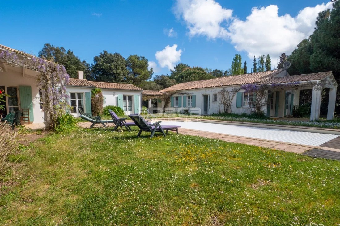 House in Les Portes-en-Ré, Nouvelle-Aquitaine, France 2 - 15513093