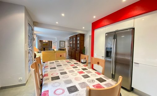 An Incredible Real Estate Asset Overlooking The Ria.