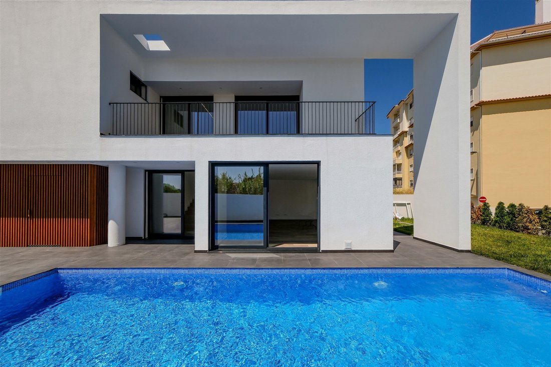 House in Carcavelos e Parede, Lisbon, Portugal 1 - 13076534