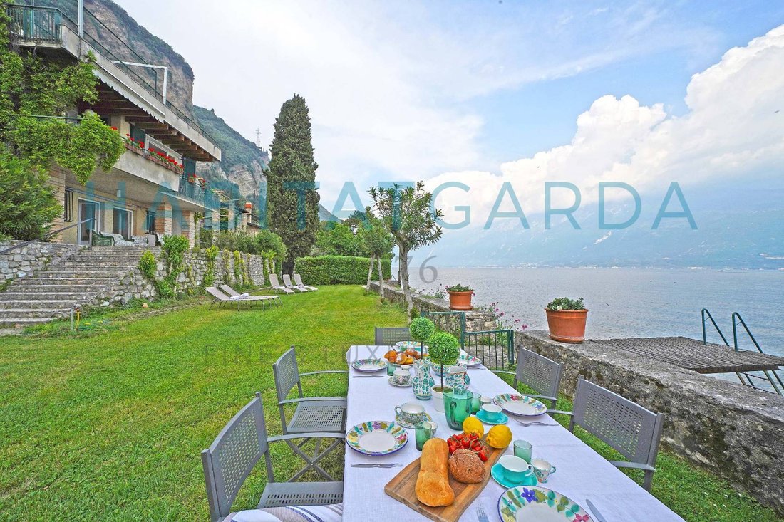 Villa in Gargnano, Lombardy, Italy 1 - 15514618