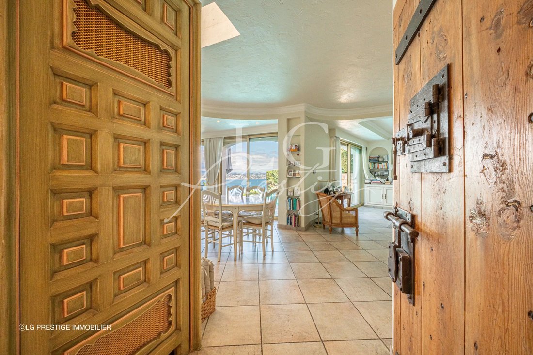 Villa in Théoule-sur-Mer, Provence-Alpes-Côte d'Azur, France 3 - 15466822