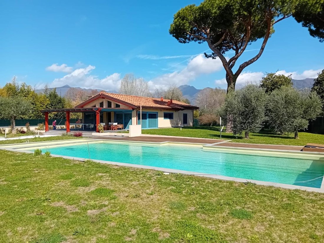 Villa in Tonfano, Pietrasanta, Italy 1 - 15514461