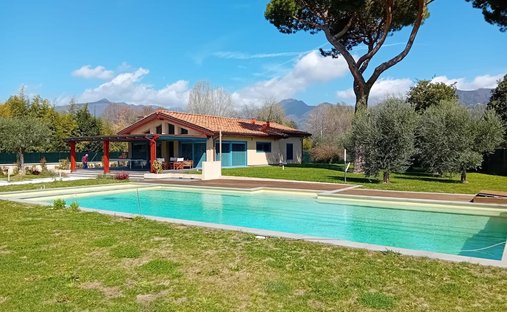 Villa in Tonfano, Pietrasanta, Italy 1
