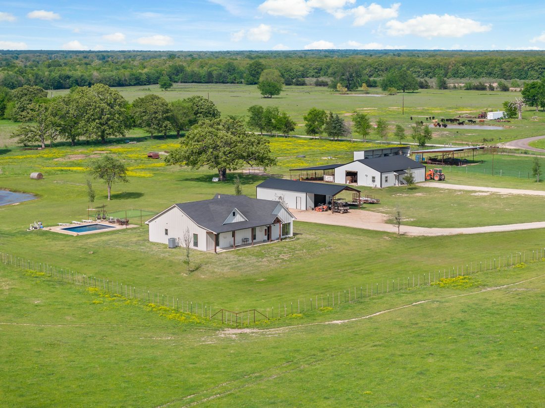 Farm Ranch in Paris, Texas, United States 1 - 15520293