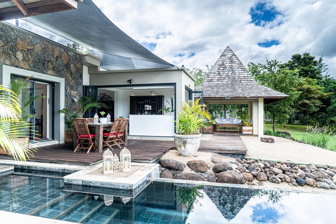 Villa in Grande Riviere Noire, Rivière Noire District, Mauritius 5 - 14570404