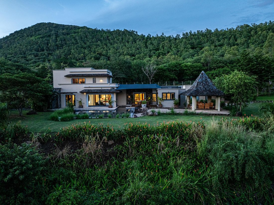 Villa in Grande Riviere Noire, Rivière Noire District, Mauritius 2 - 14570404