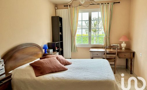 Castle for Sale in Barbezieux-Saint-Hilaire, Nouvelle-Aquitaine, France