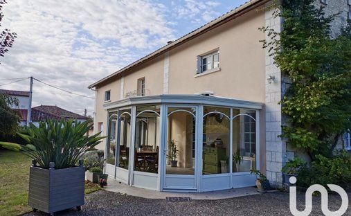 Castle for Sale in Barbezieux-Saint-Hilaire, Nouvelle-Aquitaine, France