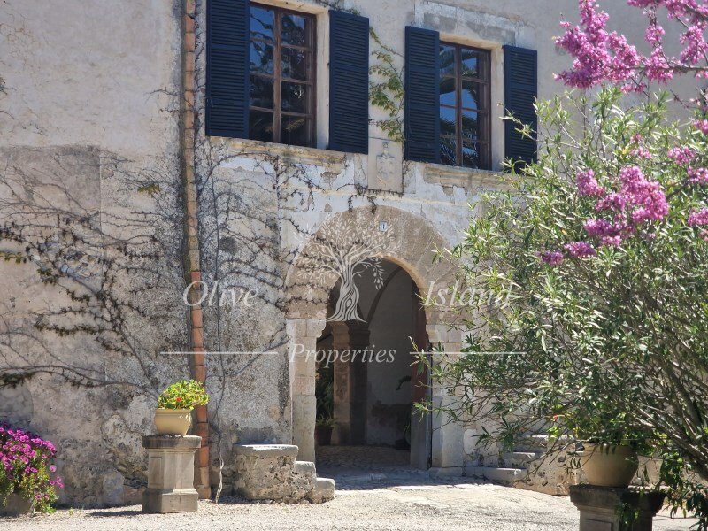 Estate in Puigpunyent, Balearic Islands, Spain 1 - 15520650