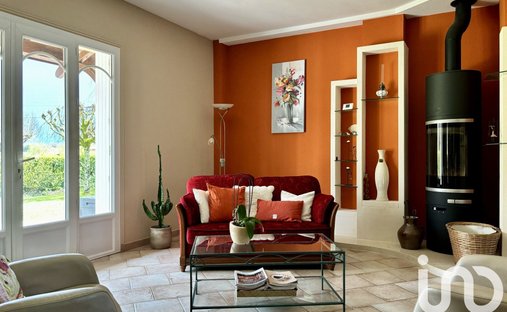 Castle for Sale in Barbezieux-Saint-Hilaire, Nouvelle-Aquitaine, France