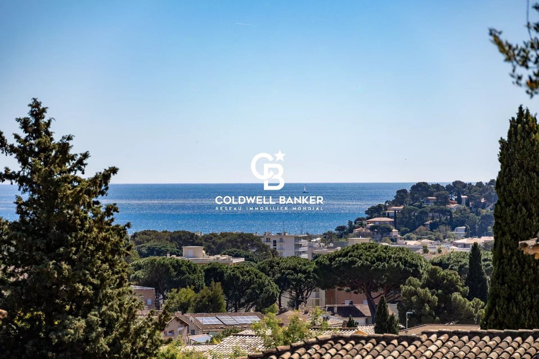 Villa in Nord, Cavalaire-sur-Mer, France 2 - 15519854