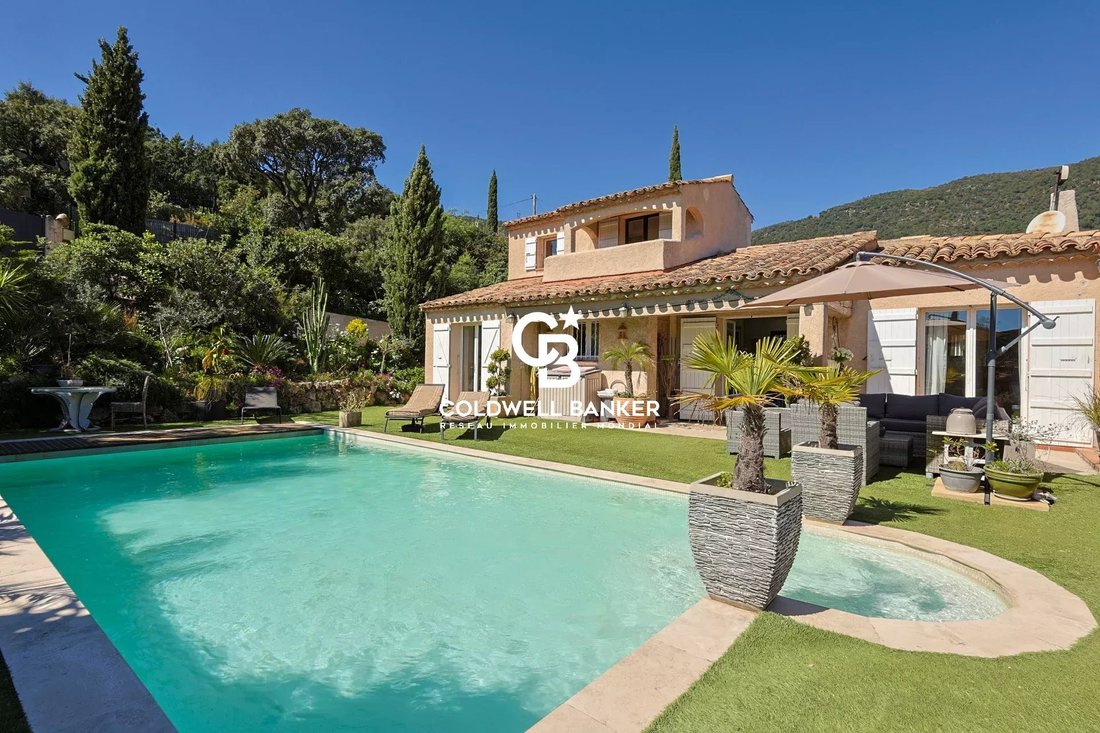 Villa in Nord, Cavalaire-sur-Mer, France 3 - 15519854