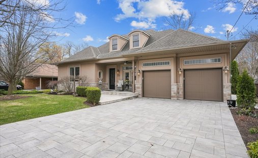 House in Burlington, Ontario, Canada 1
