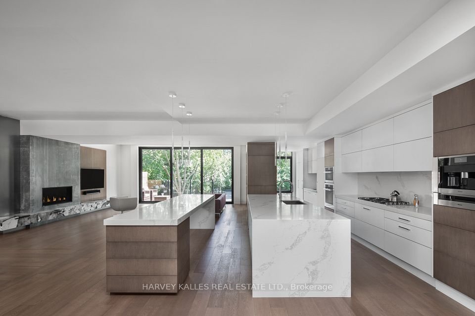 House in Toronto, Ontario, Canada 4 - 15521392