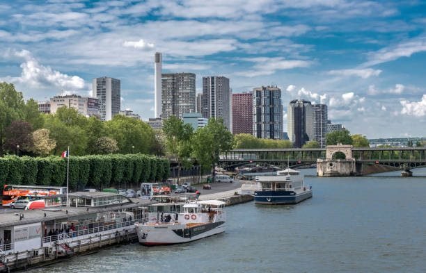 Apartment in Violet Commerce, Paris 15e Arrondissement, Paris 4 - 15522411