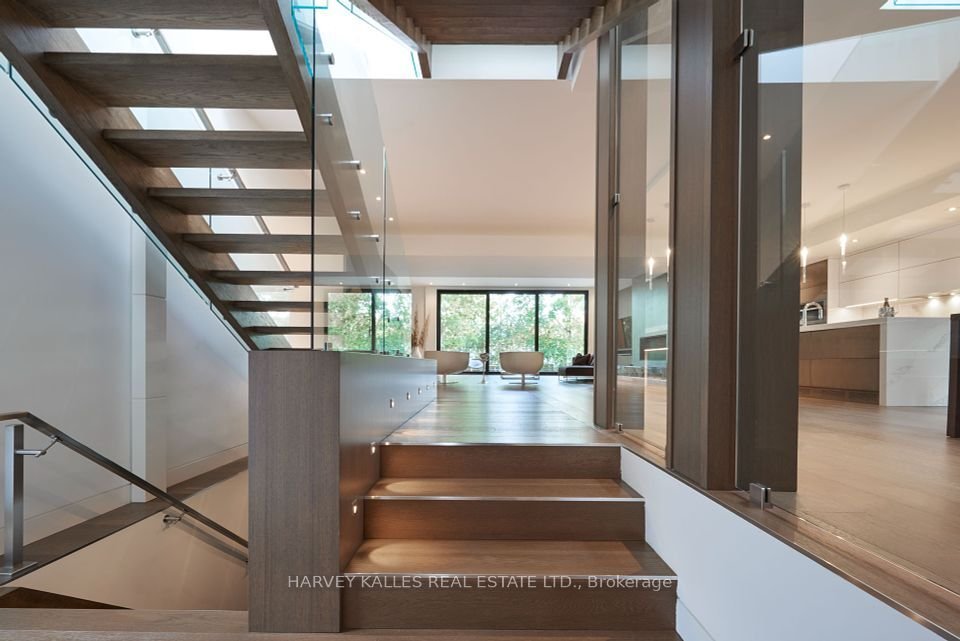 House in Toronto, Ontario, Canada 2 - 15521392