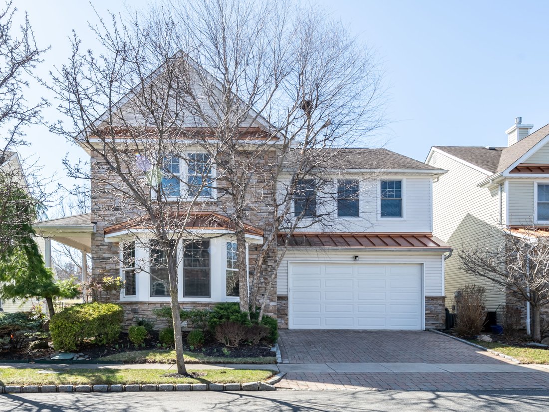 House in Port Washington, New York, United States 1 - 15523171