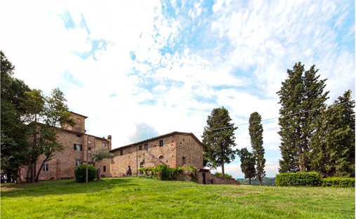 Villa in Palaia, Tuscany, Italy 1