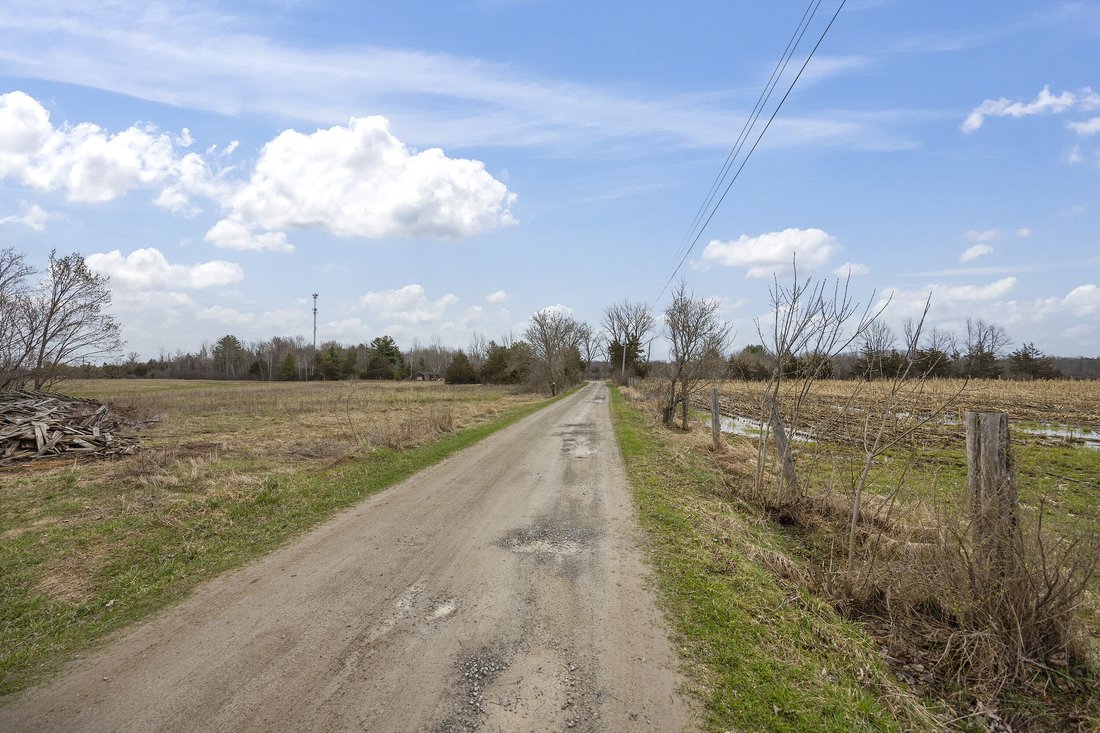 Farm Ranch in Lyndhurst, Ontario, Canada 3 - 15523718