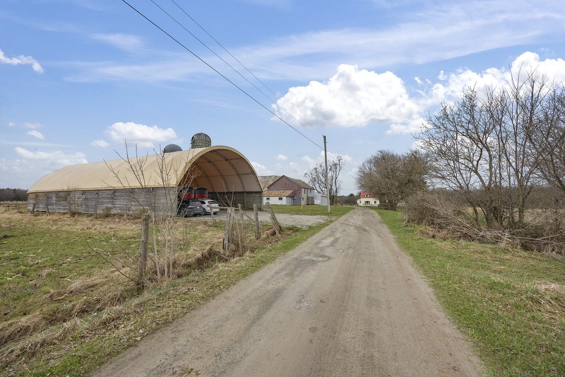 Farm Ranch in Lyndhurst, Ontario, Canada 5 - 15523718