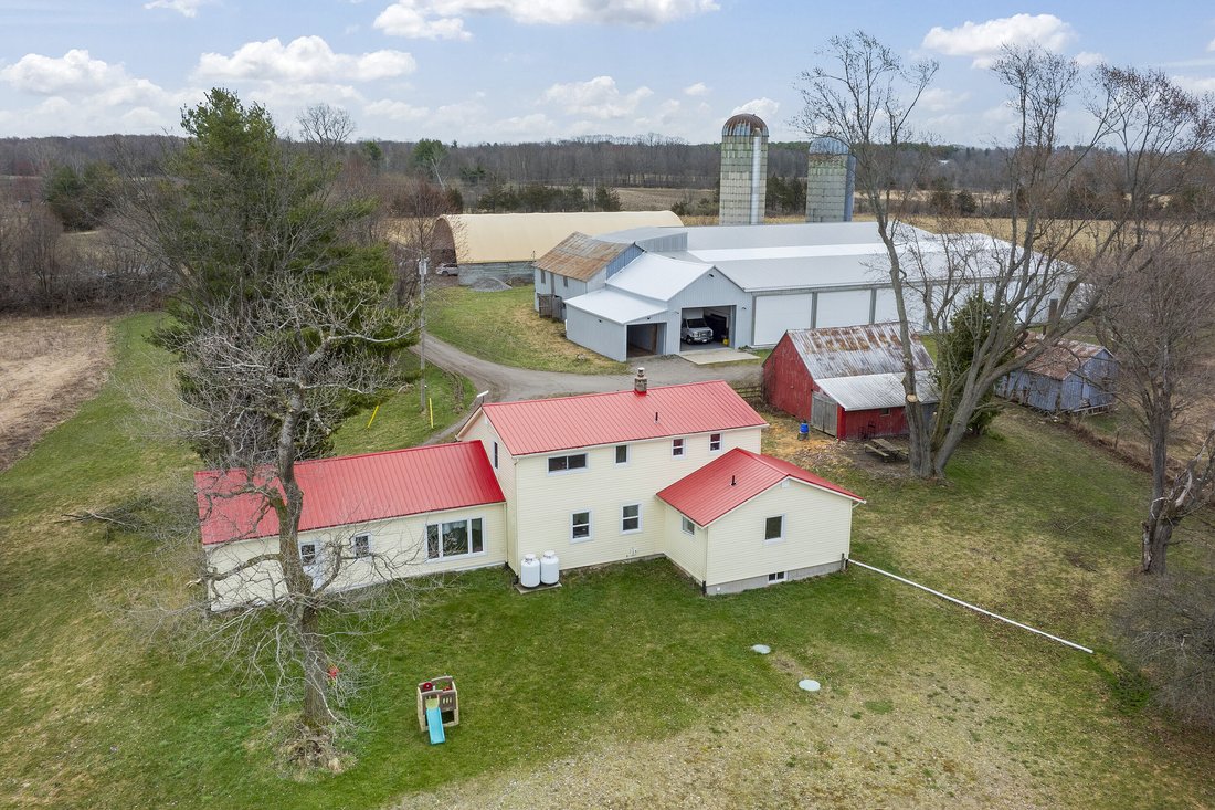 Farm Ranch in Lyndhurst, Ontario, Canada 1 - 15523718