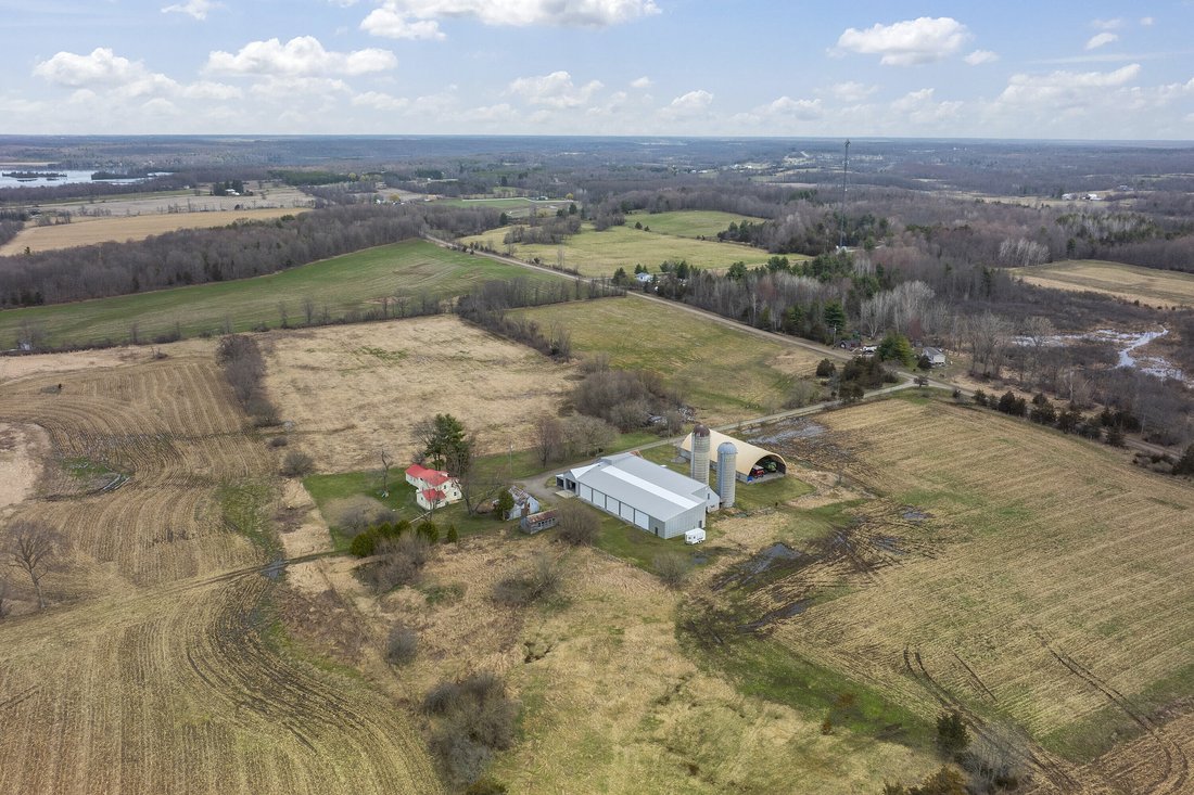 Farm Ranch in Lyndhurst, Ontario, Canada 4 - 15523718