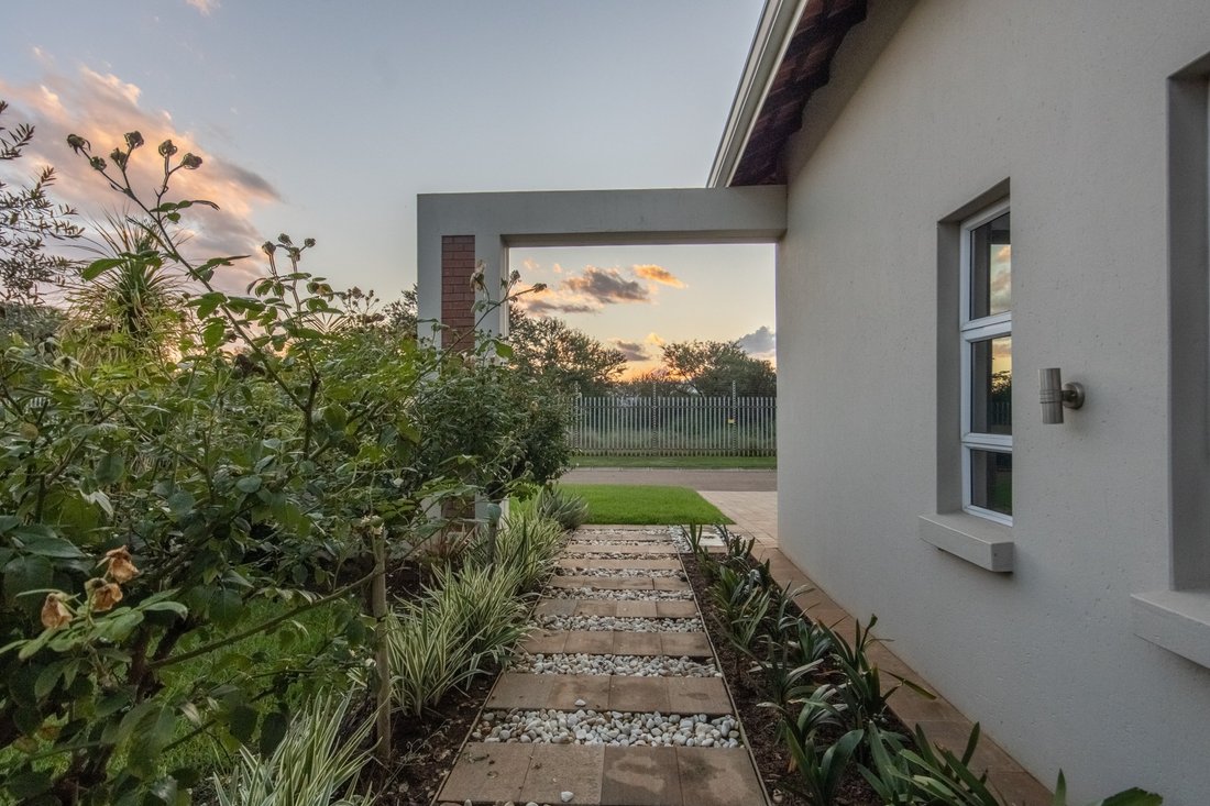 House in Hartbeespoort, North West, South Africa 4 - 15523910