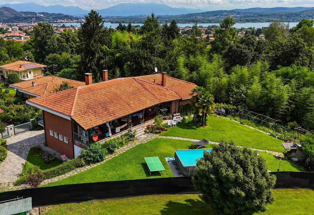Villa en Arona, Piémont, Italie 2 - 15525709