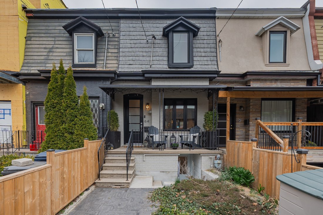 House in Toronto, Ontario, Canada 2 - 15526576