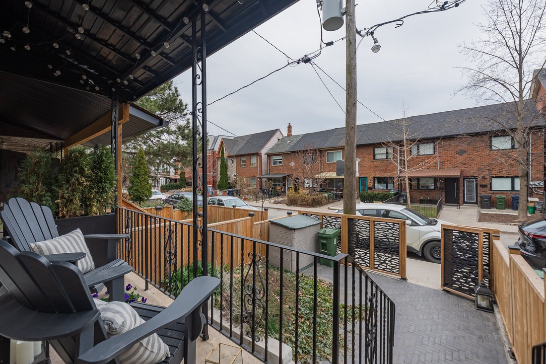 House in Toronto, Ontario, Canada 5 - 15526576