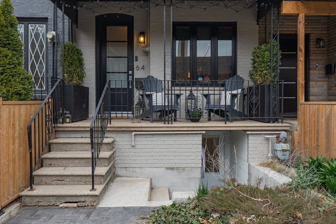 House in Toronto, Ontario, Canada 4 - 15526576