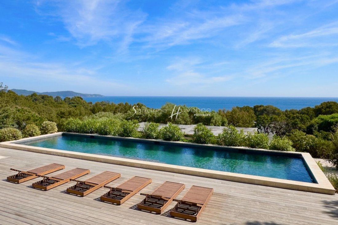Villa in Sud, Cavalaire-sur-Mer, France 1 - 14558738