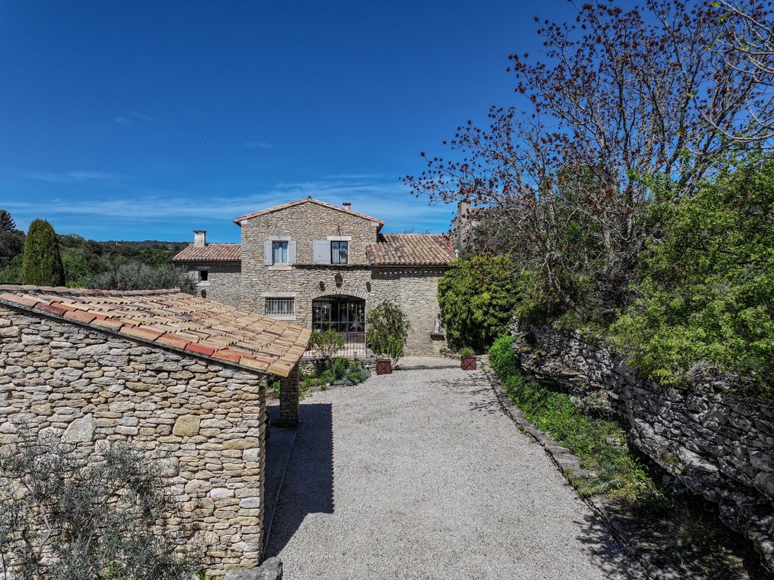 House in Gordes, Provence-Alpes-Côte d'Azur, France 4 - 15189740