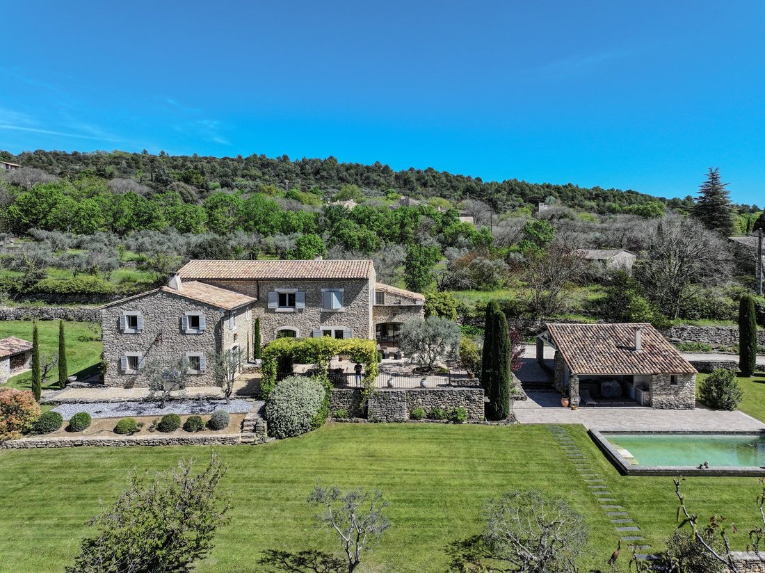 House in Gordes, Provence-Alpes-Côte d'Azur, France 1 - 15189740