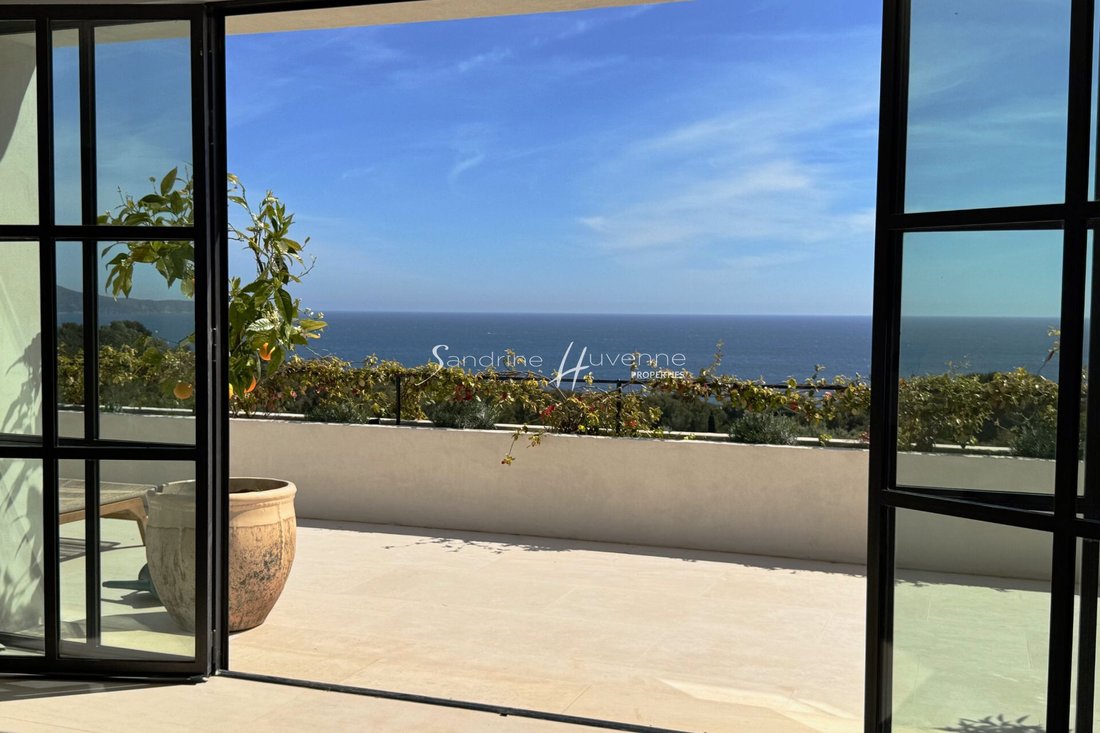 Villa in Sud, Cavalaire-sur-Mer, France 3 - 14558738