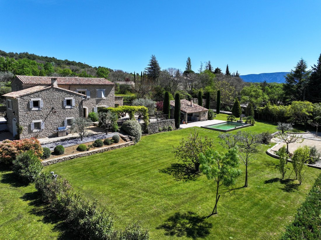 House in Gordes, Provence-Alpes-Côte d'Azur, France 3 - 15189740