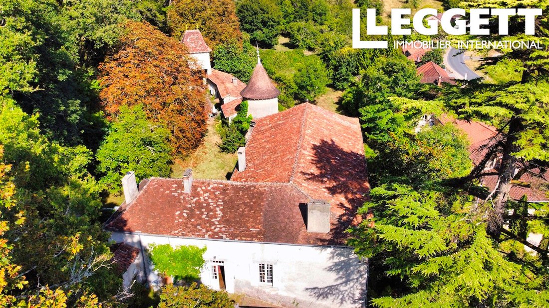 Le Petit Château du Soleil: A 17th-Century Jewel in Périgord’s Golden Light