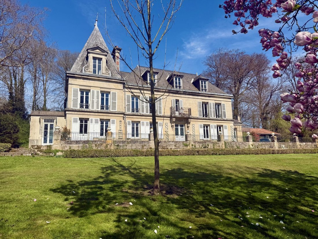 Château des Rêves Éternels: 18th-Century Grandeur in 15,000m² of Whispering Gardens