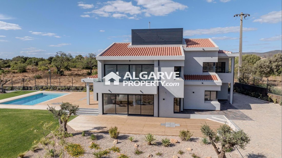 Villa in Quarteira, Algarve, Portugal 1 - 15529400