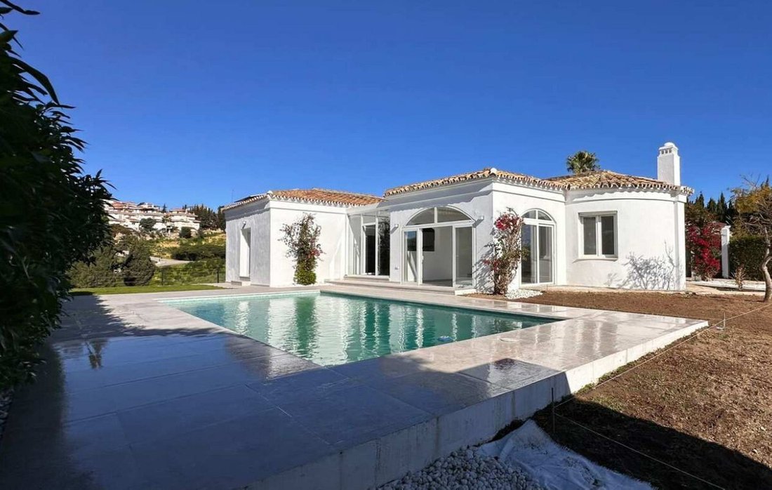 House in Puerto de la Duquesa, Andalusia, Spain 2 - 15530927
