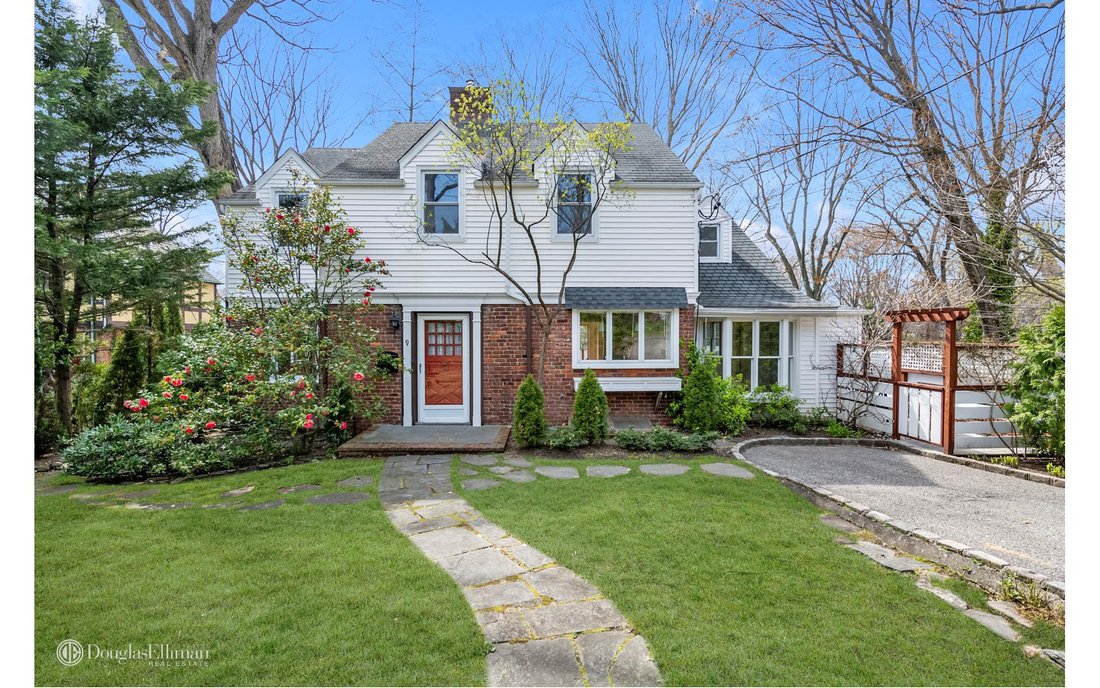 House in Port Washington, New York, United States 1 - 15532023