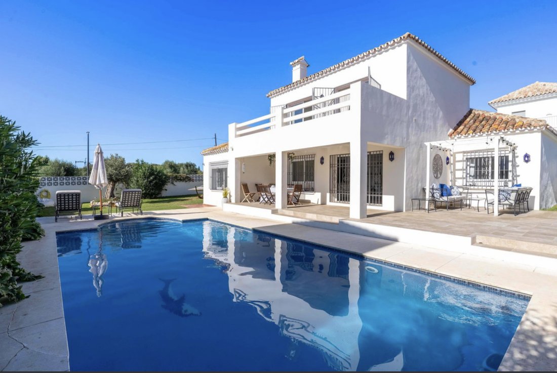 Villa in San Pedro de Alcántara, Andalusia, Spain 1 - 15533249
