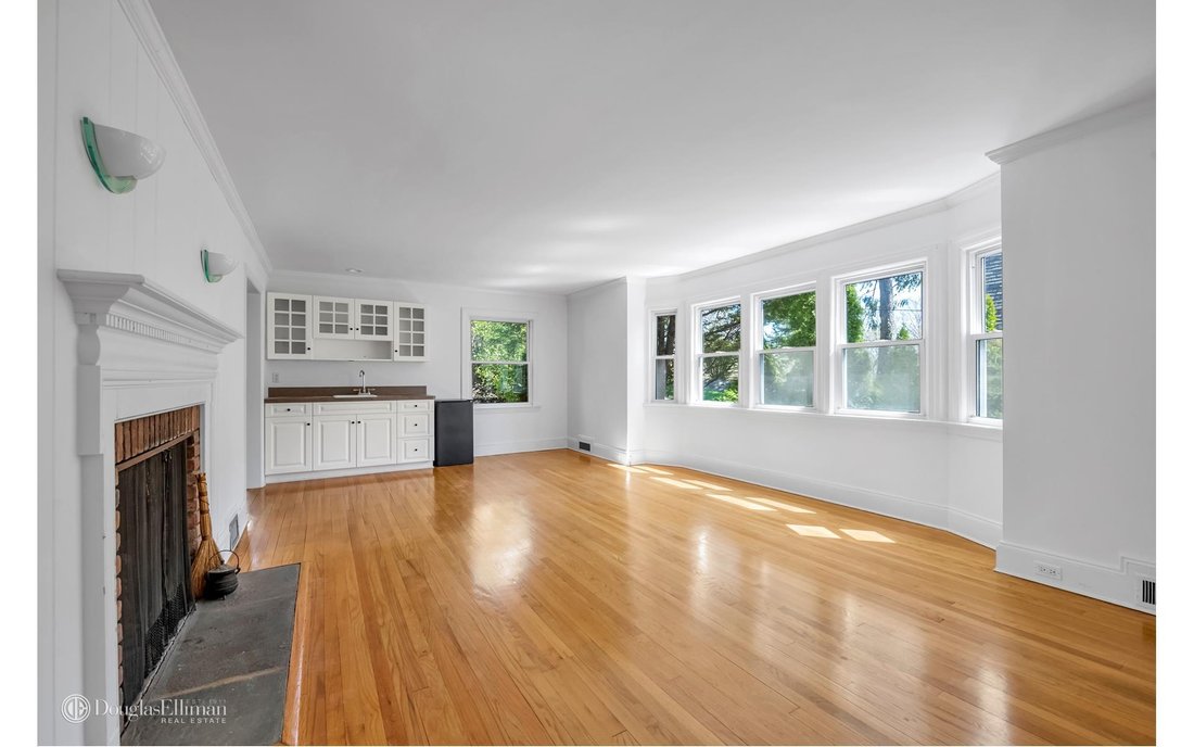 House in Port Washington, New York, United States 5 - 15532023