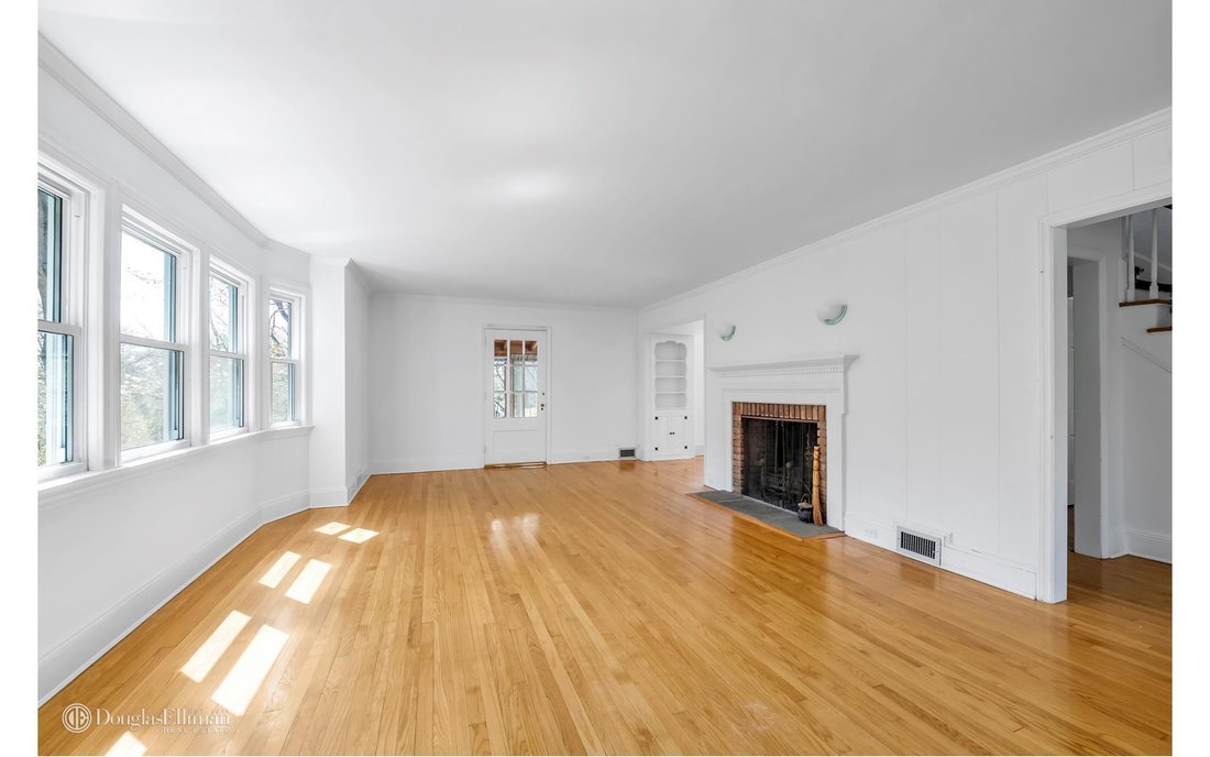 House in Port Washington, New York, United States 3 - 15532023