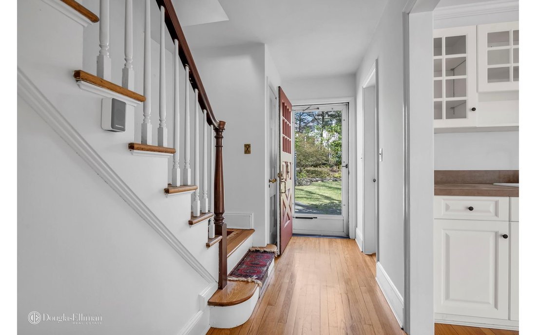 House in Port Washington, New York, United States 2 - 15532023